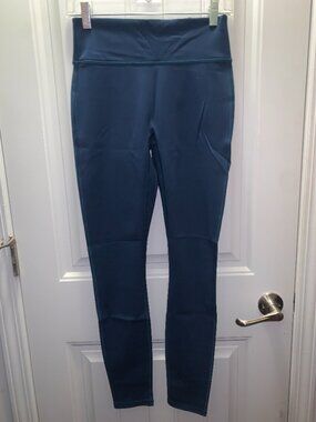 Motion 365 Navy Leggings with Crisscross Pocket